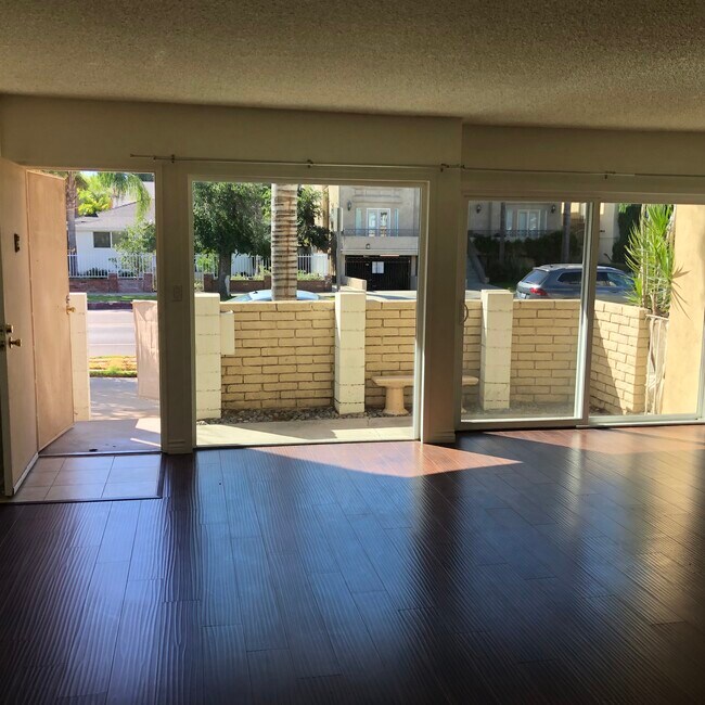 Building Photo - Moorpark Apartments