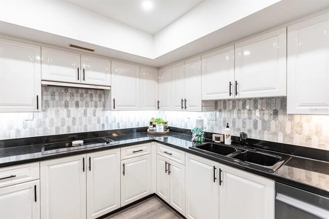 Building Photo - 1125 W Peppertree Dr