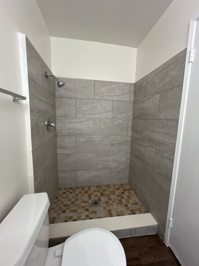 Building Photo - 2 bedroom 2 bathroom second level unit centrally located in the El Sol del Pueblo community.