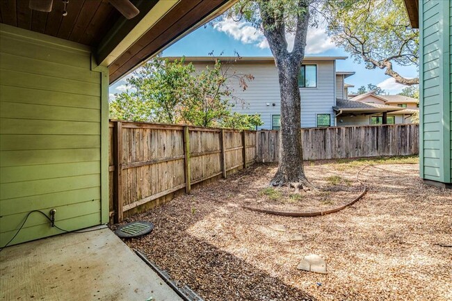 Building Photo - 4006 Valley View Rd