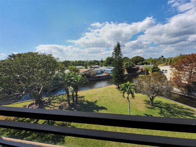 Building Photo - 112 Royal Pk Dr