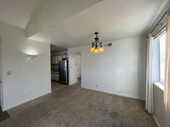 Building Photo - Cozy 2-Bedroom Top Floor Condo at Belmar P...