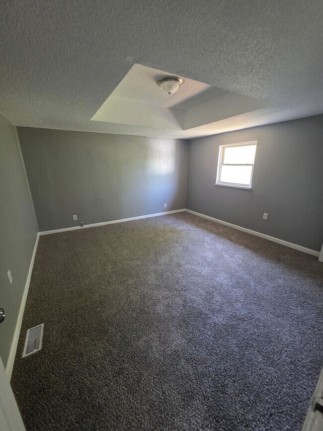 Building Photo - LIMITED TIME**NO APPLICATION FEE**1/2 OFF ...