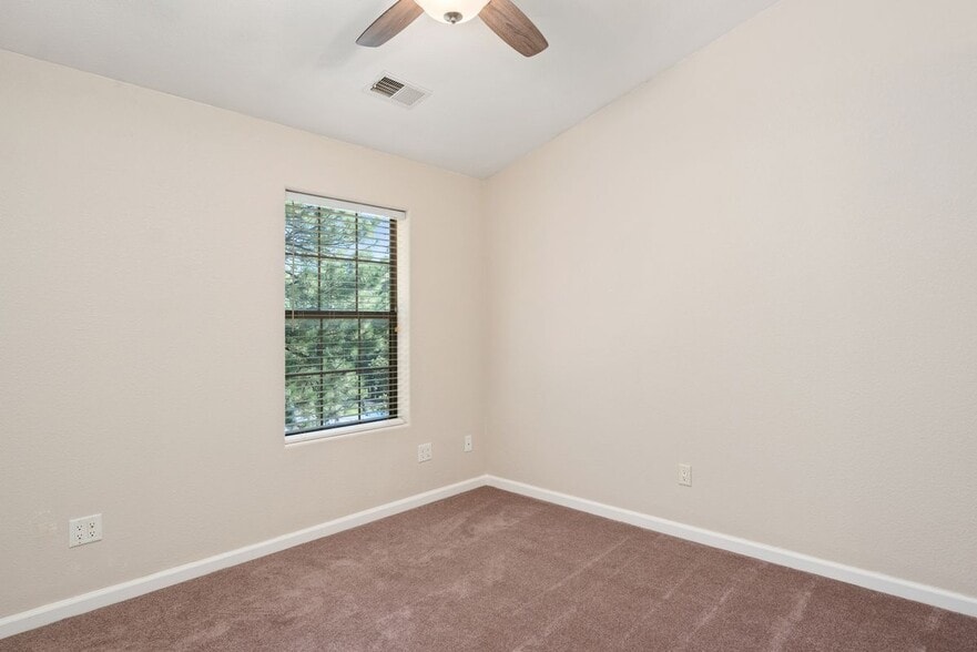 Building Photo - 408 Sunny Slope Dr