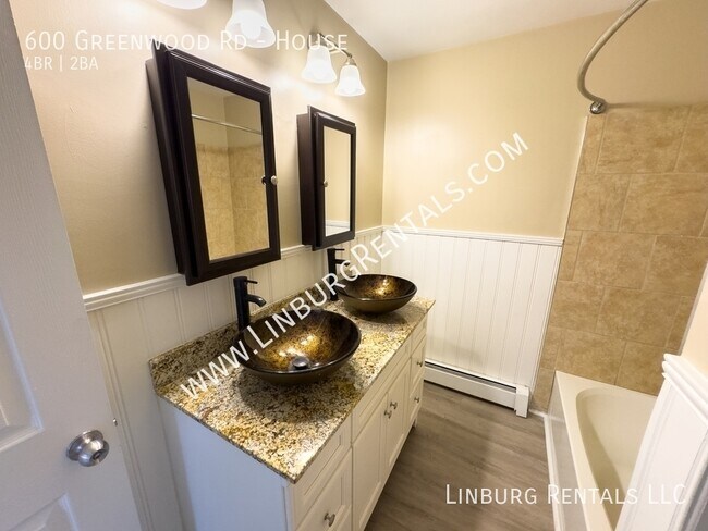 Building Photo - 600 Greenwood Rd