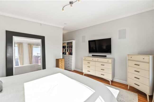 Building Photo - Logan Circle Condo