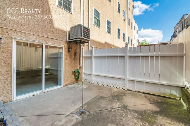 Building Photo - Graduate Hosptial Two Bedroom Apartment