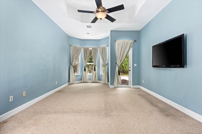 Building Photo - 7140 Pinecreek Way