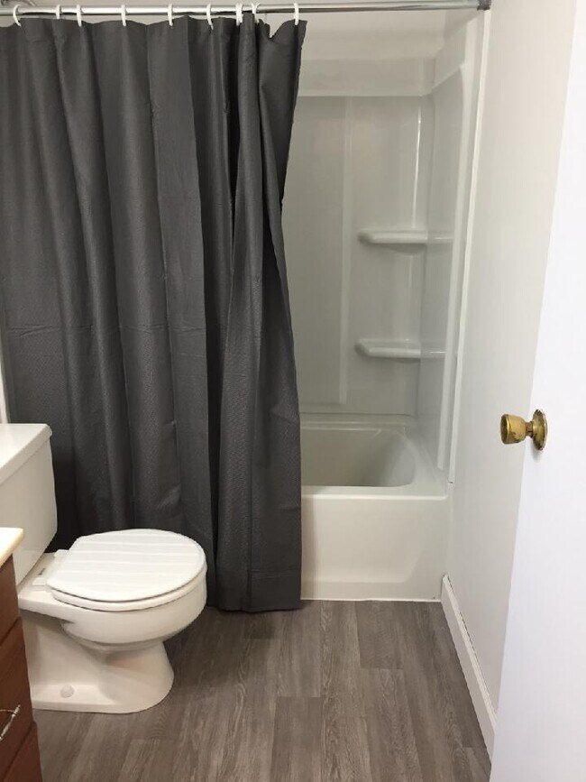 Bathroom - 2275 N Cable Rd