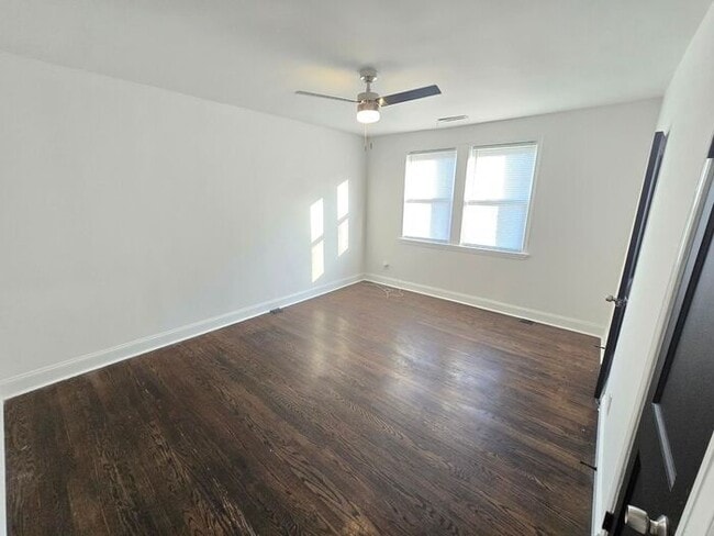 Building Photo - 4 Bedrooms 3 Bathrooms