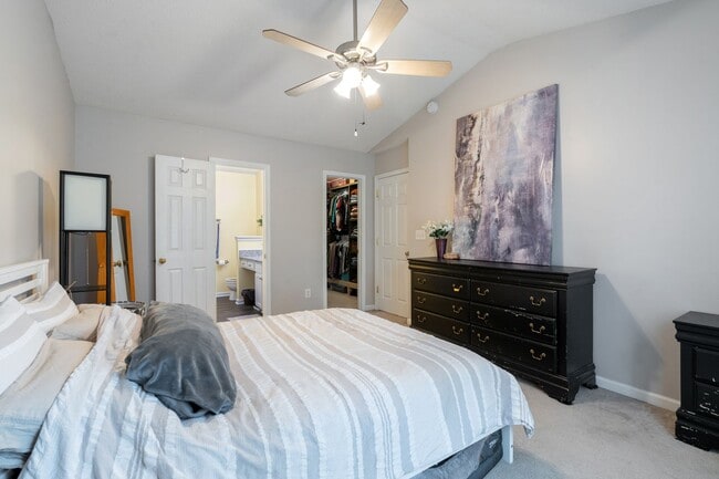 Building Photo - Corner lot 3 bed 2.5 bath with large fenced yard in Grove Park!