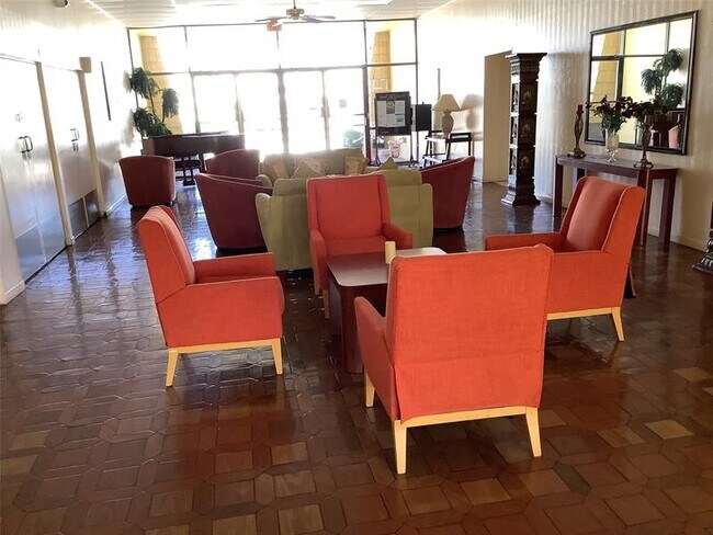 Building Photo - 8220 Sunrise Lakes Blvd