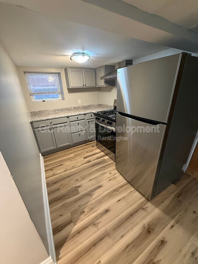 Building Photo - 2519 N Hamlin Ave