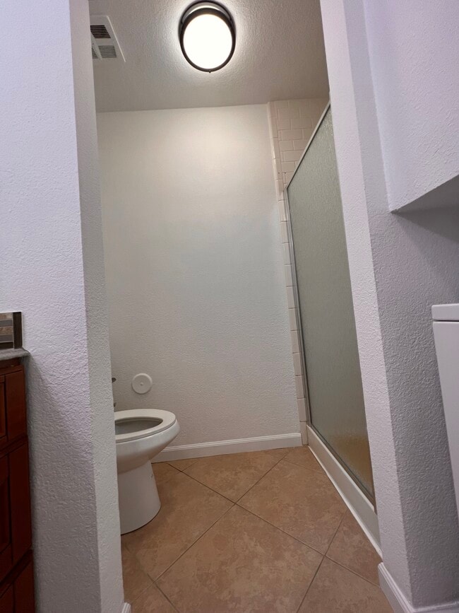 Building Photo - 22724 Figueroa St