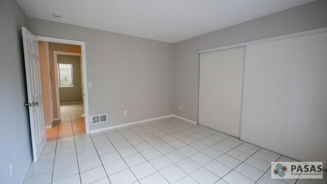 Building Photo - 1st Floor Remodeled Condo