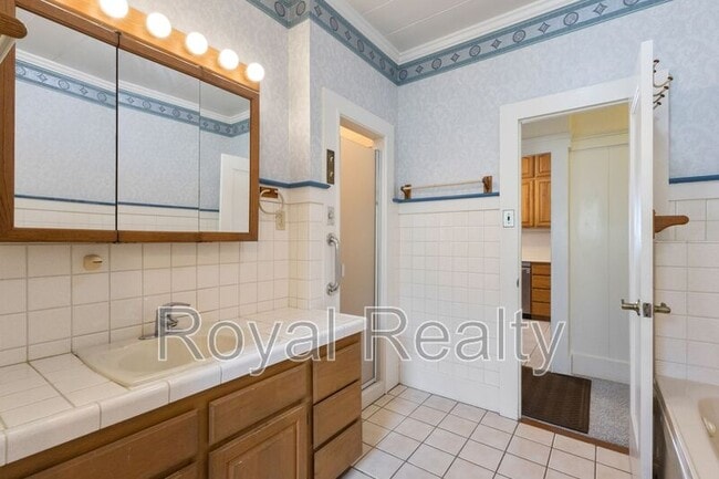 Building Photo - 2910 Nanihale Pl