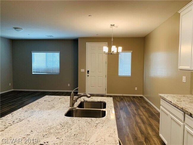 Building Photo - Amazing 2 story townhouse for lease!