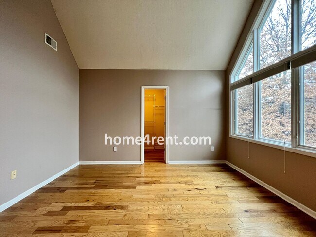 Building Photo - Beautiful Four Bedroom Home in Blue Valley...