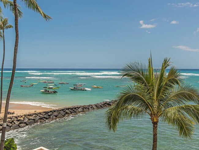 Building Photo - Oceanfront Kaimana Beach Studio at Sans Souci