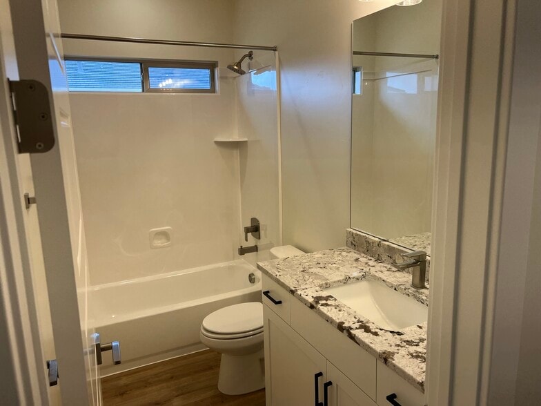 Building Photo - 2744 W Columbo Ln