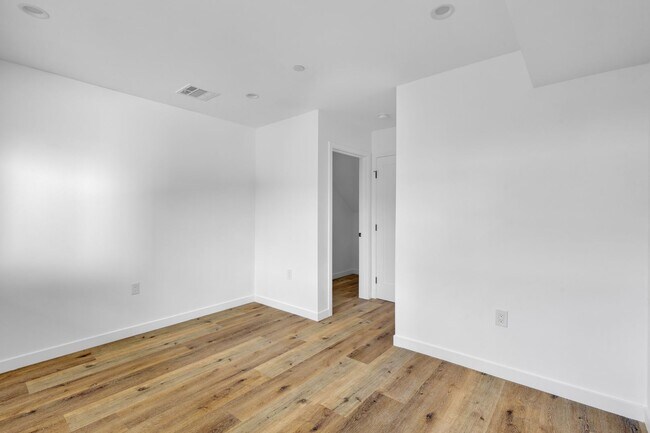 Building Photo - 1734 Carmona Ave