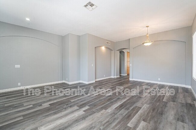 Building Photo - 231 S Beverly St