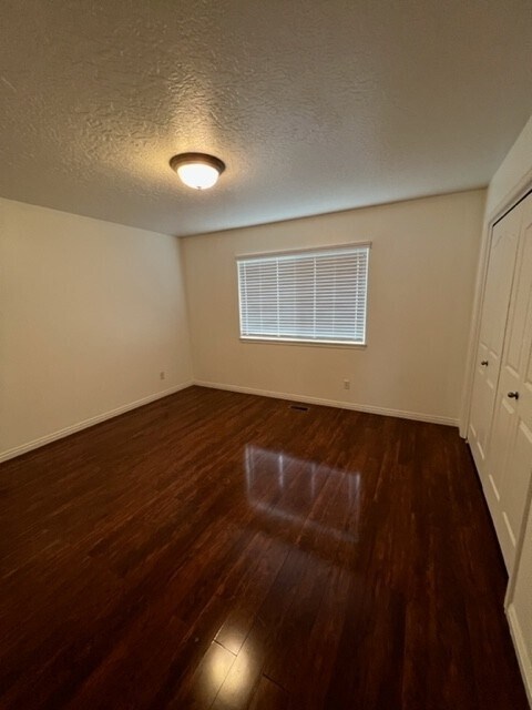 Building Photo - 888 Hamlet Cir N
