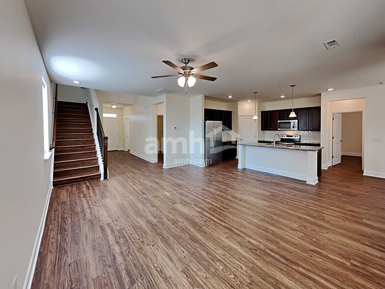 Building Photo - 3004 Esquire Dr