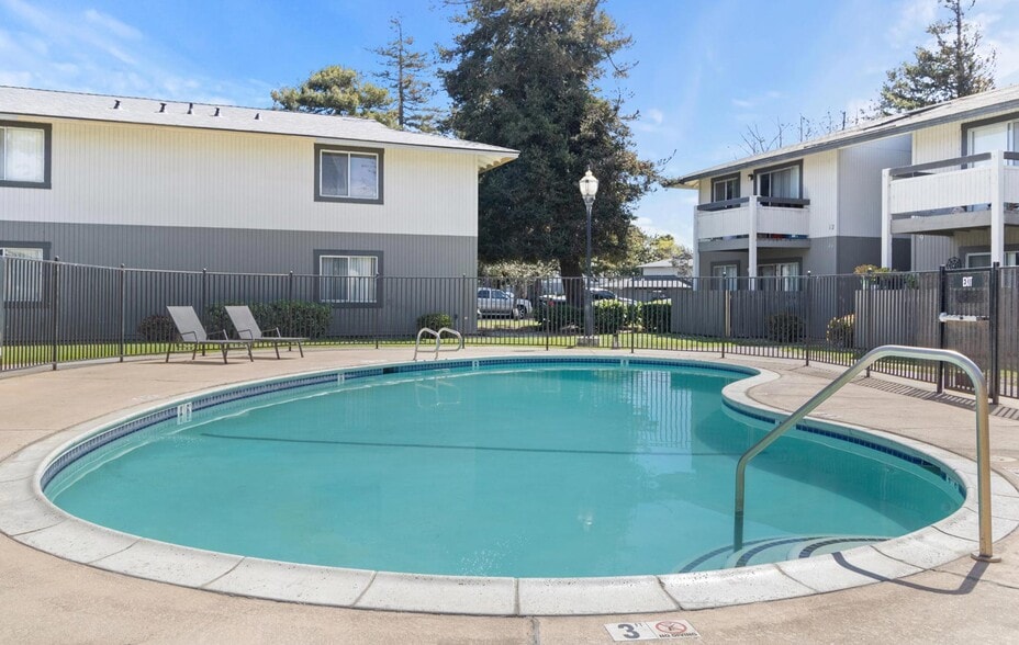 Building Photo - Cambridge Court