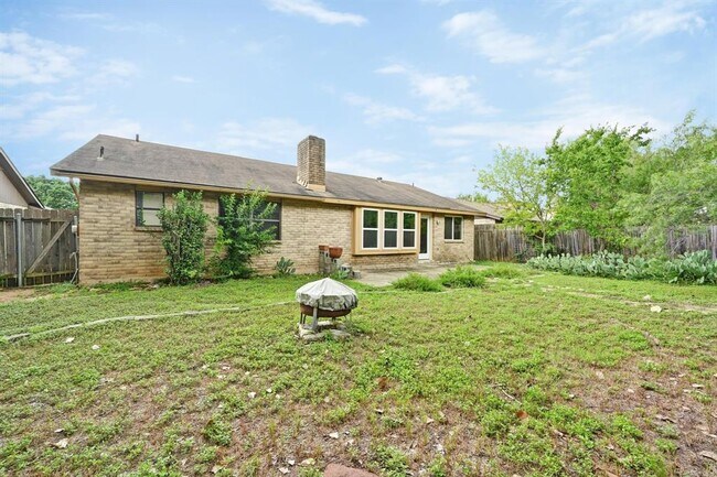 Building Photo - 6511 Lancret Hill Dr