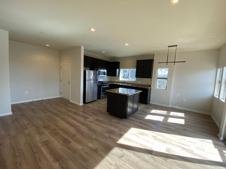 kitchen - 5827 Carlton Way