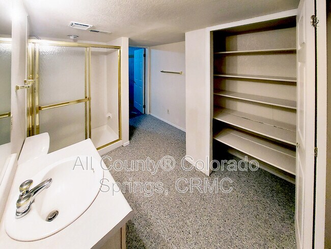 Building Photo - 6568 Foxdale Cir