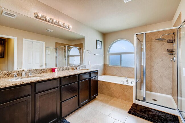 Building Photo - 2940 Mistywood Ln