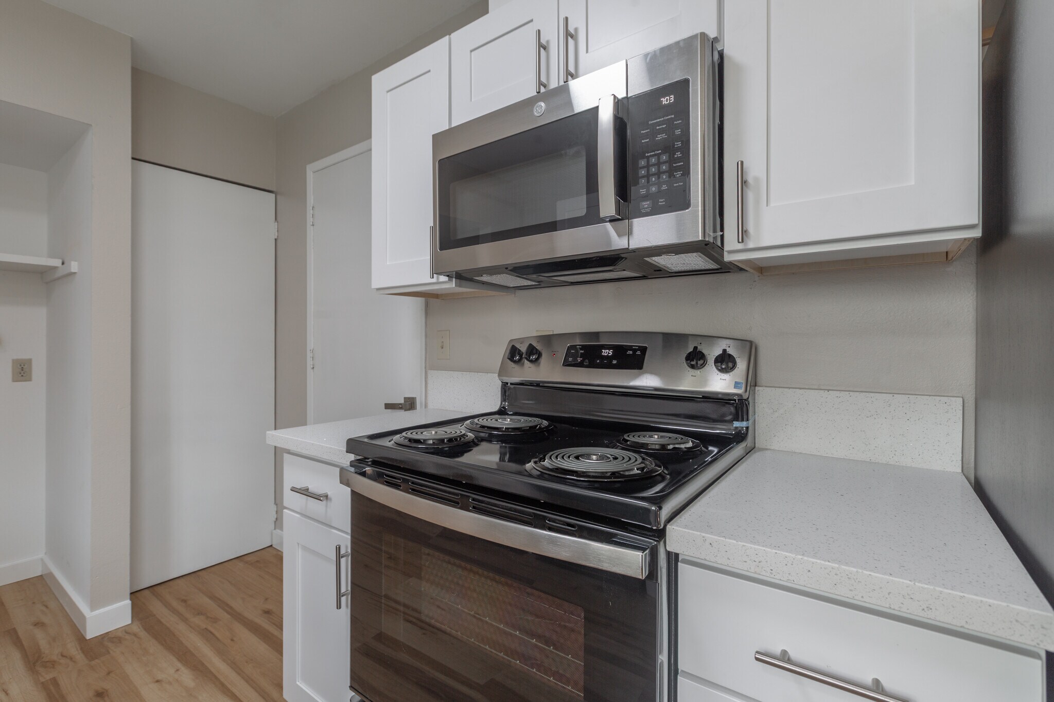 Building Photo - 110 SW Fleishauer Ln