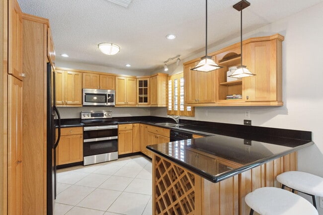 Building Photo - 3101 Pierson Dr