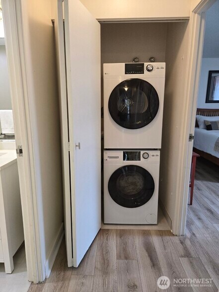 Building Photo - 4540 8th Ave NE