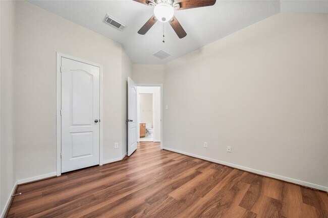 Building Photo - 7427 Rustic Chase Dr