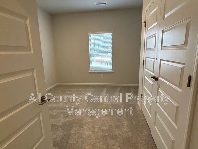 Building Photo - 15640 Tillane Pk Dr