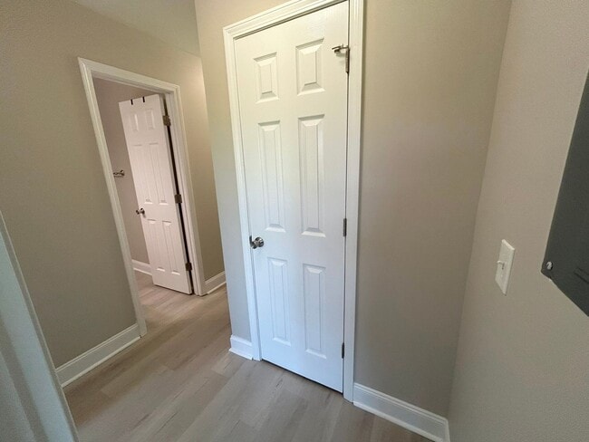Building Photo - Updated two bedroom condo in Hampstead!