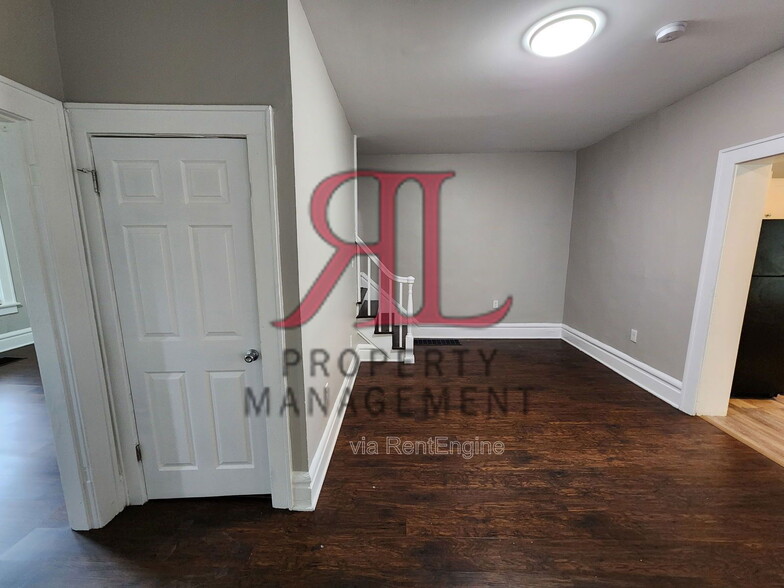 Building Photo - 644 S Champion Ave