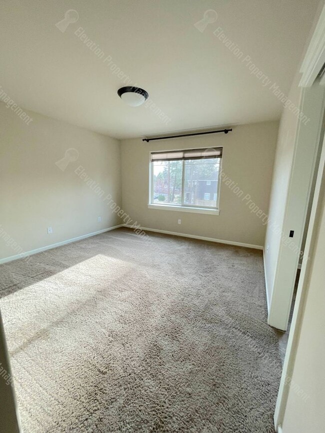 Building Photo - Modern home with fenced private yard in a great neighborhood!