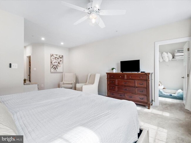 Building Photo - 5940 Etterbeek St