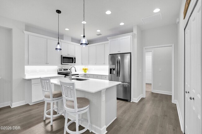 Building Photo - 358 Good Life Wy