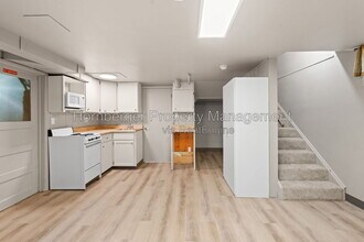 Building Photo - 1619 N Oak St