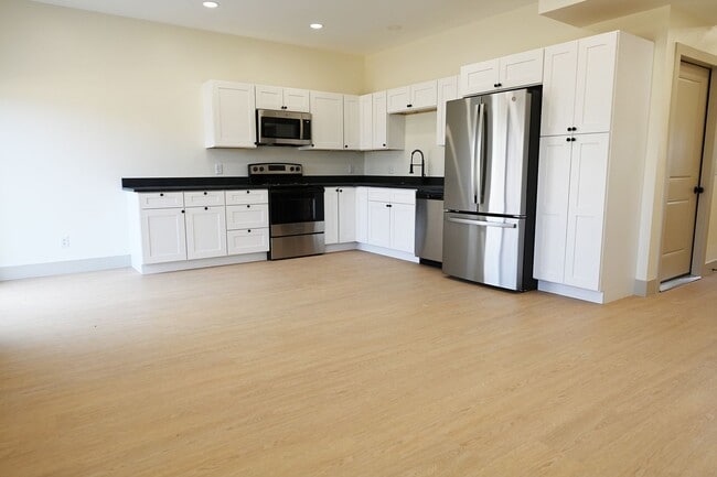 Building Photo - 154 Brushwood Dr