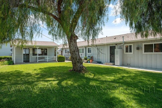 Primary Photo - Spacious 2 Beds/2 Bath Home In Highly Desi...