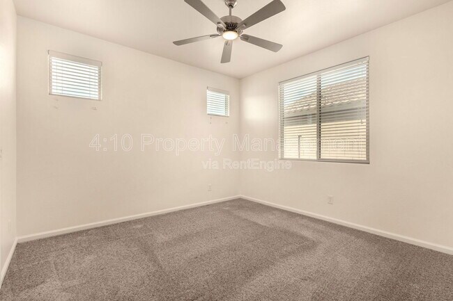 Building Photo - 5216 S 16th Pl