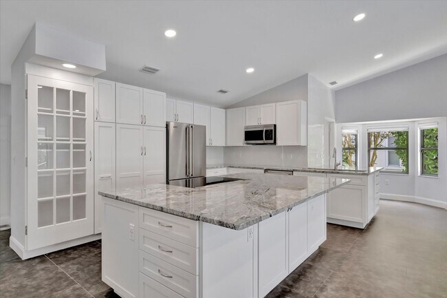 Building Photo - Stunning 3 Bed/ 2 Bath Pool Home in Longwood Run ~ UTC