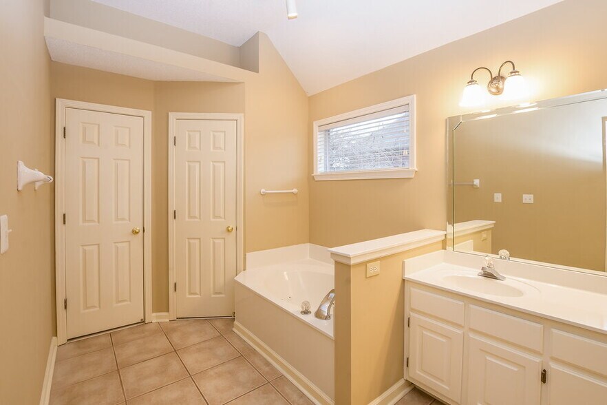 Building Photo - 6658 Raner Cove