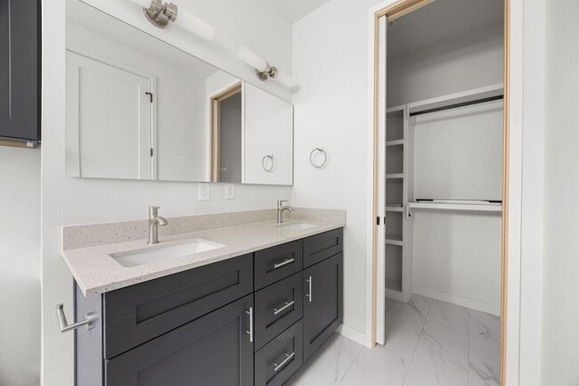 Building Photo - 1709 Maple Ave